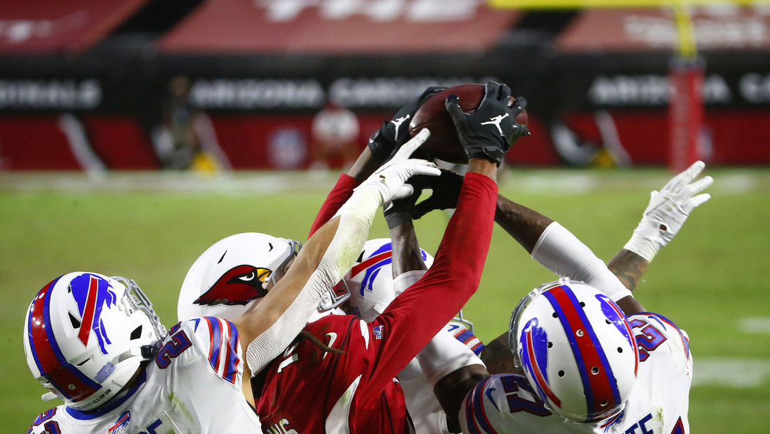 VIDEOS: Un jugador de la NFL le da la victoria a su equipo en el último segundo atrapando un 'Ave María'