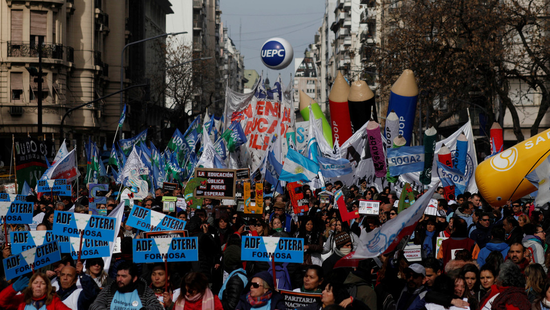 De izquierda, viejos, sin cultura y pobres: el polémico perfil de los docentes que hizo una ministra de Educación en Argentina