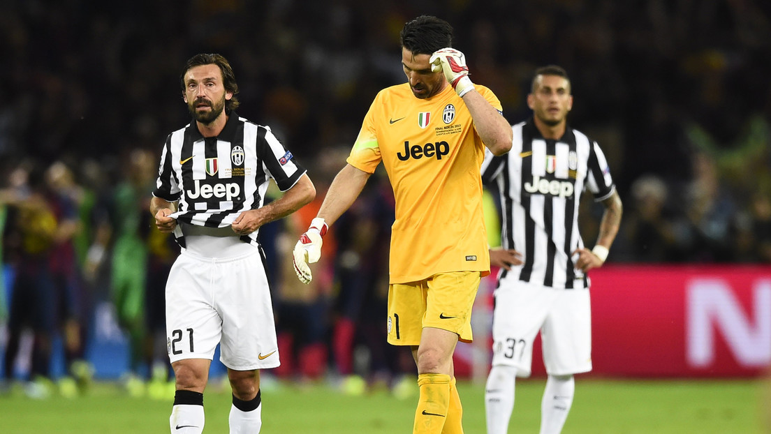 Una exfigura de la Juventus revela que sorprendió a Buffon y Pirlo fumando en el baño