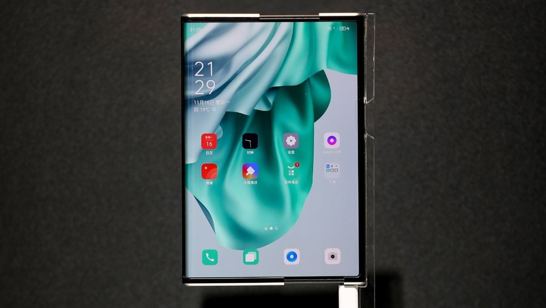 VIDEOS: Oppo presenta un innovador concepto de teléfono con pantalla enrollable