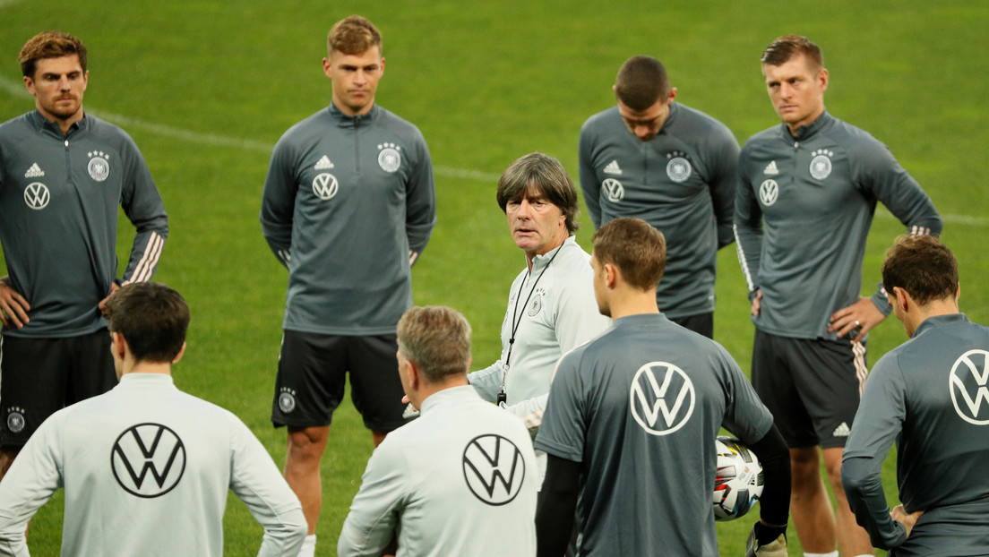 Le llueven duras críticas a Joachim Löw por la "vergonzosa" goleada que Alemania sufrió ante España