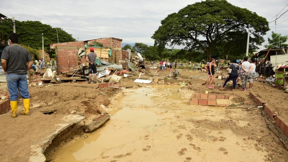 Seis muertos y ocho desaparecidos dejan las lluvias que provocaron el desbordamiento de una quebrada en el norte de Colombia