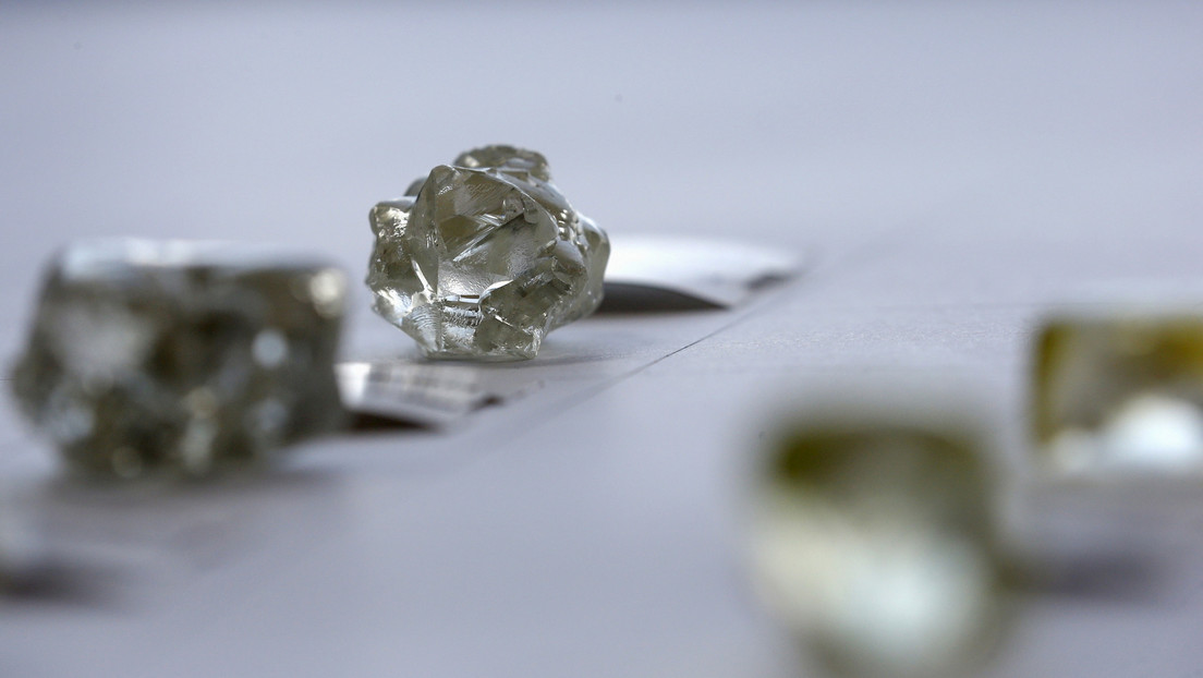Científicos logran crear diamantes a temperatura ambiente y bajo presión en cosa de minutos