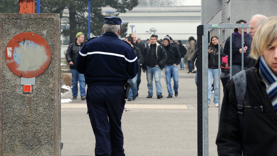 Polémica en Francia por el proyecto de 'Ley Mordaza' que prevé cárcel y multas por la difusión de imágenes de policías
