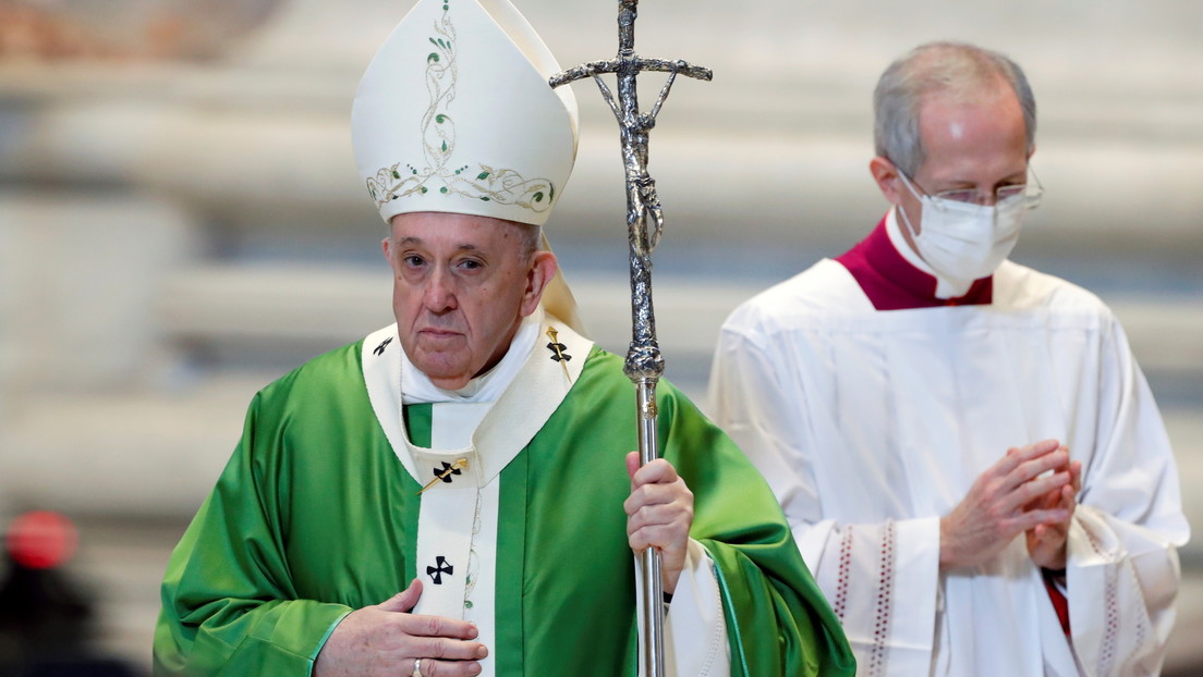 El Vaticano investiga el 'me gusta' de la cuenta del papa Francisco en Instagram a la foto picante de una modelo brasileña