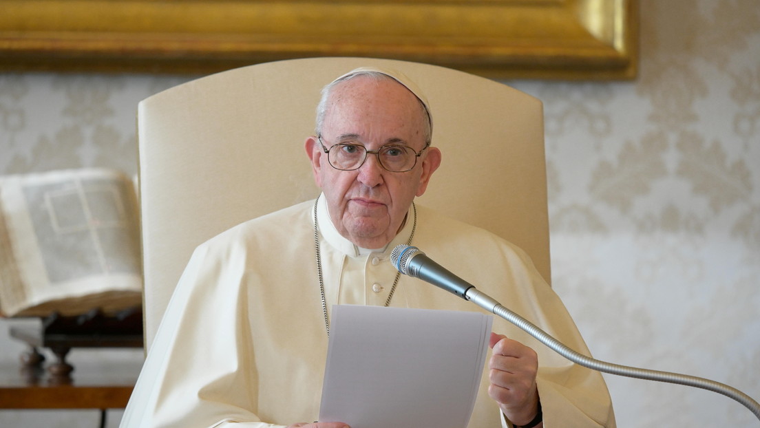Facebook confirma que ayuda al Vaticano en la investigación del 'me gusta' de la cuenta del papa Francisco en Instagram a la foto de una modelo