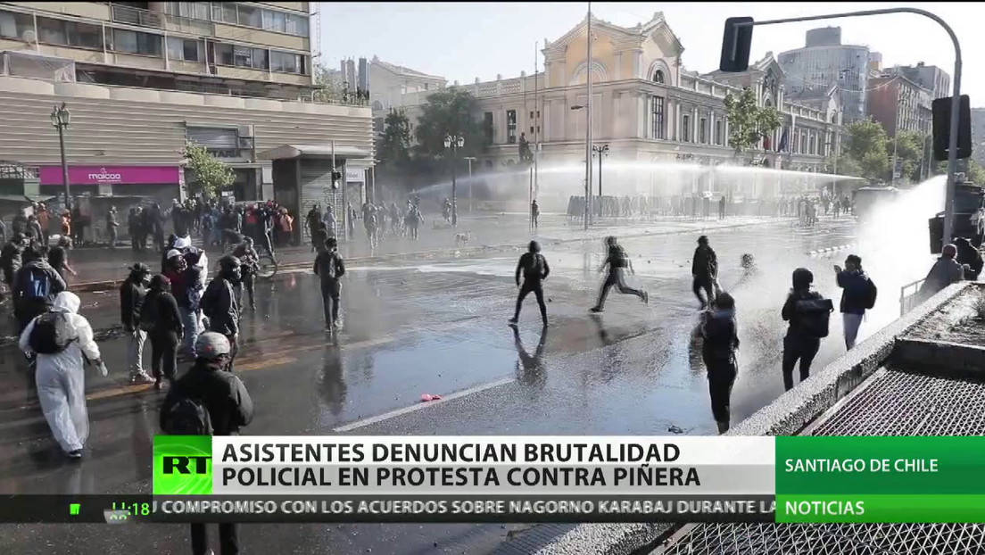 Asistentes denuncian brutalidad policial en protesta contra Piñera en Chile