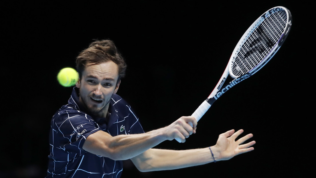 Medvédev derrota a Nadal por primera vez en su carrera y se clasifica para la final de la Copa de Maestros de tenis