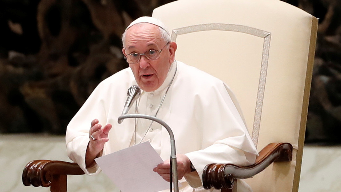 El papa Francisco critica el "consumismo febril" e insta a involucrar a los pobres en la planificación de la economía pospandémica