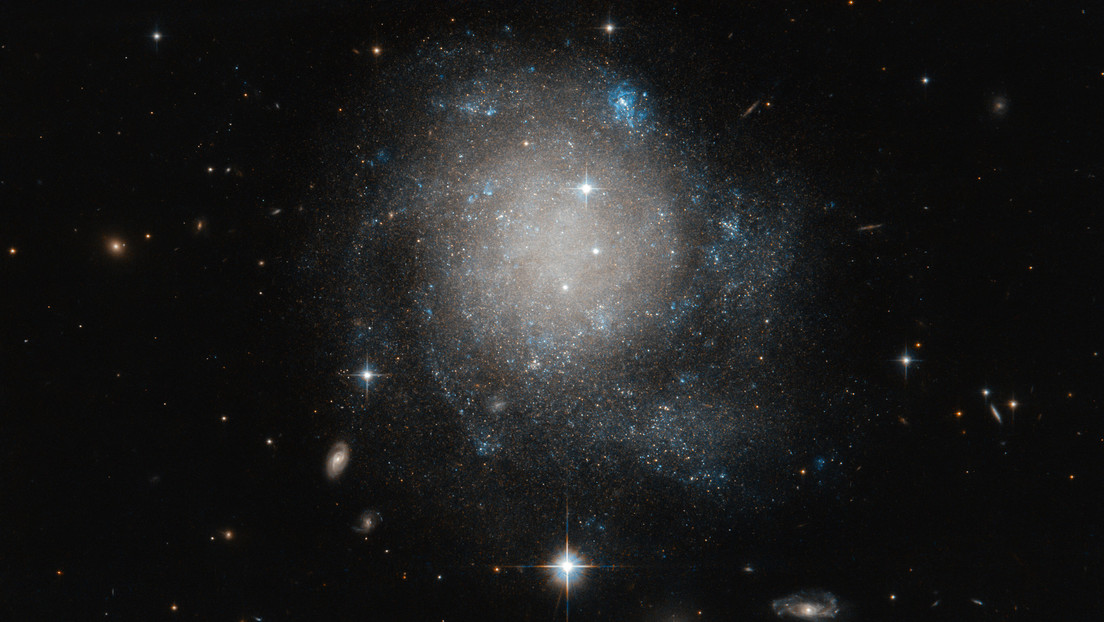 El telescopio Hubble capta un "rollo de canela cósmico"