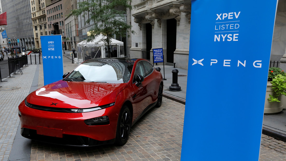 Elon Musk acusa a su rival el fabricante de autos eléctricos chino Xpeng de robar códigos de Tesla y Apple