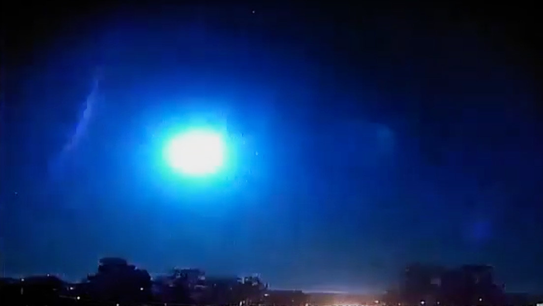 VIDEO: Captan el momento exacto en que un meteorito explota sobre el cielo de Brasil