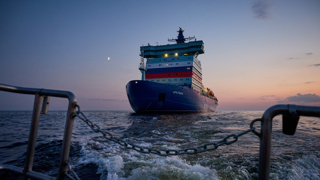 El rompehielos ruso Árktika, capaz de navegar por hielos de 3 metros de espesor, termina su primera misión
