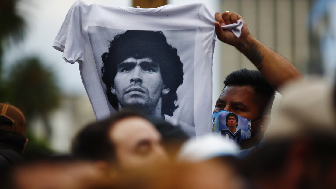 Venden una camiseta firmada por Maradona por más de 185.000 dólares