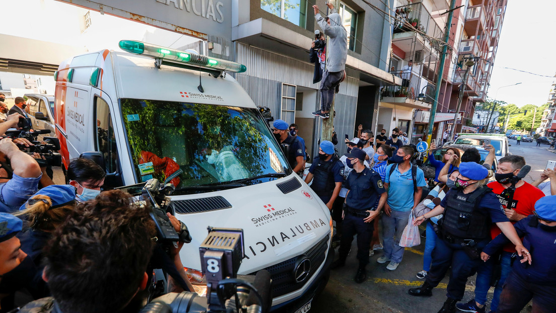 "¿Puedes mandar una ambulancia urgente?": Medios divulgan la llamada que habría hecho el médico de Maradona al 911