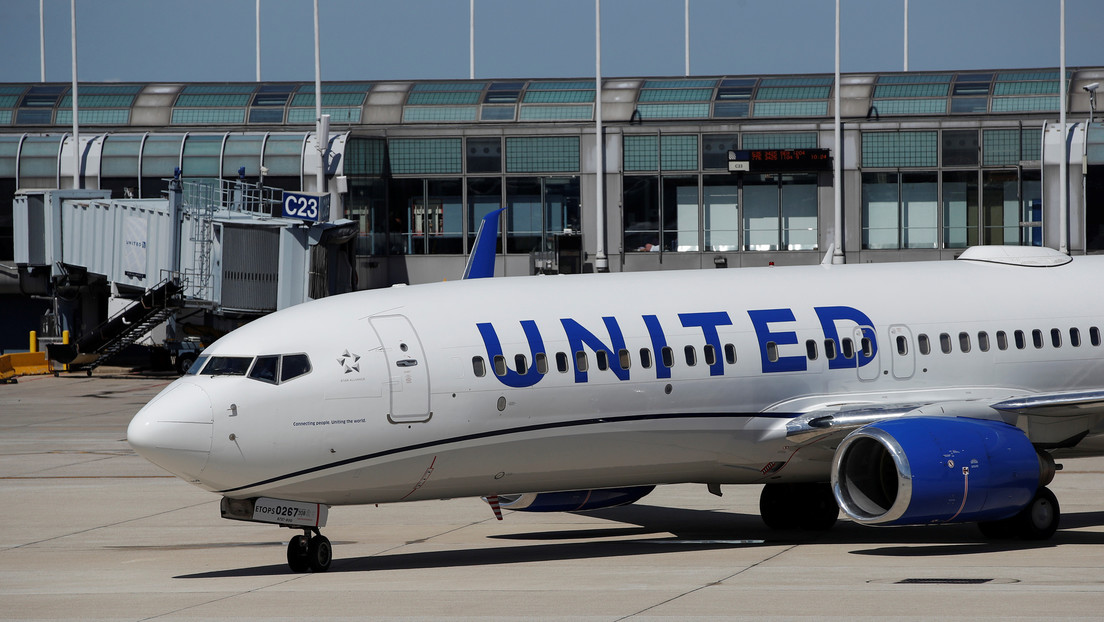 United Airlines empieza a operar vuelos chárter para acelerar la distribución de la vacuna de Pfizer