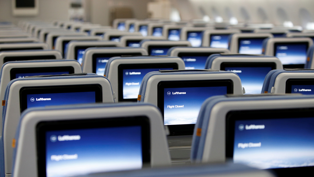 Lufthansa ofrece a los pasajeros de clase económica comprar una fila entera para dormir durante el  vuelo