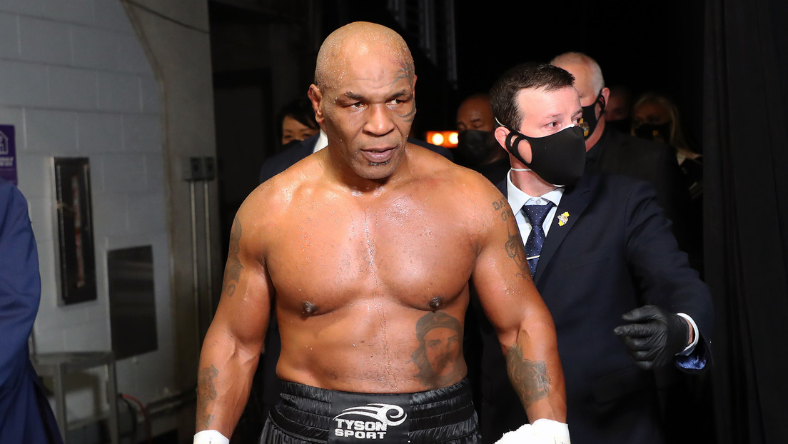"Le robaron la victoria": Fanáticos del boxeo, molestos tras el empate de Mike Tyson con Roy Jones Jr.