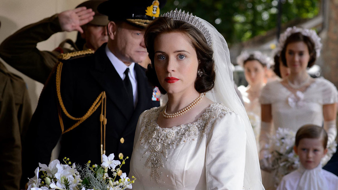 El secretario de Cultura de Reino Unido pide a Netflix que deje claro que la serie 'The Crown' es "ficción"