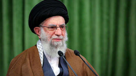 Líder supremo iraní: "Francia aboga por DD.HH. pero proporciona refugio a terroristas más brutales y ayudó a lobos sanguinarios como Saddam Hussein"