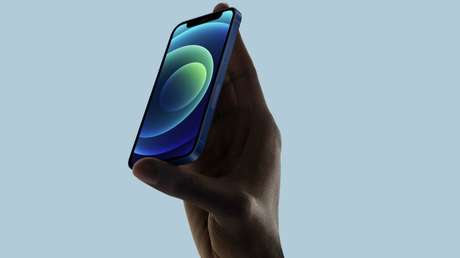 Apple limita la capacidad de carga inalámbrica para su iPhone 12 más barato