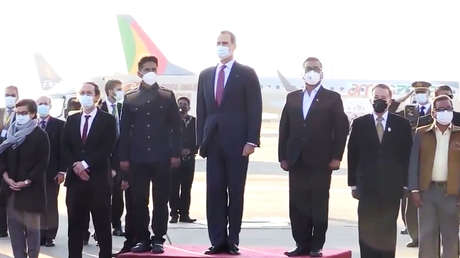 El peculiar himno de España con el que una banda militar de Bolivia recibió a Felipe VI causa furor en la Red (VIDEO)