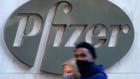 Efectos secundarios, grupos en riesgo y datos demográficos: lo que aún no sabemos sobre la vacuna anticovid de Pfizer