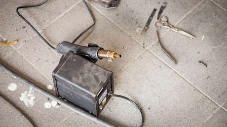 Un hombre circuncida a 9 niños con una pistola de soldar y se libra de prisión