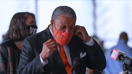 Inventan una mascarilla reutilizable que elimina casi el 100 % de patógenos bajo el efecto de la luz solar