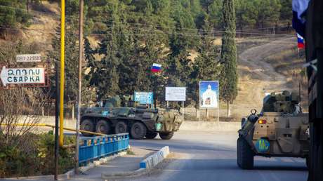 Putin y Macron destacan la importancia del regreso de los refugiados y la resolución de otros "problemas humanitarios urgentes" en Nagorno Karabaj