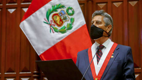 El presidente de Perú se quiebra al citar un poema de César Vallejo durante su juramentación