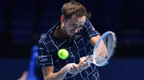 El tenista ruso Daniil Medvédev se corona campeón de las Nitto ATP Finals, al derrotar a Dominic Thiem y logra el título más importante de su carrera