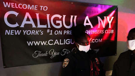 Desbaratan en Nueva York un club de 'swingers' clandestino que organizaba multitudinarias fiestas en pleno aislamiento por el coronavirus