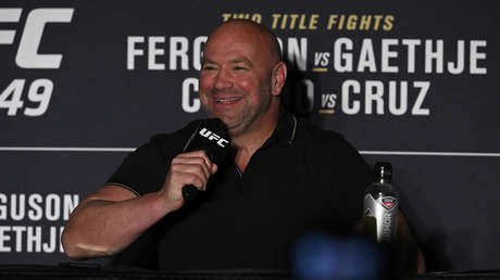 El presidente de la UFC no puede contener la risa cuando se entera de que no se permitirán nocauts en la pelea entre Mike Tyson y Roy Jones Jr.