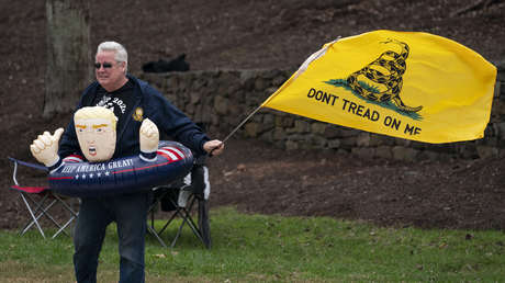 "Respiré sobre ti": acusan de agresión a un simpatizante de Trump por exhalar adrede sobre dos mujeres (VIDEO)