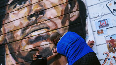 Alberto Fernández llora durante una entrevista radiofónica al recordar lo que dijo Maradona antes de marcar el mejor gol de su carrera