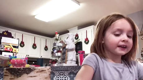 VIDEO: Un hombre se convierte en celebridad bailando "como un tonto" mientras su hija graba la tarea para enviar a la profesora