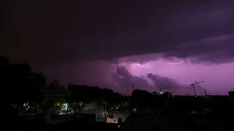 FOTO: El cielo se tiñe de púrpura en la ciudad más meridional de Suecia (y los cultivos de tomate tienen la culpa) 