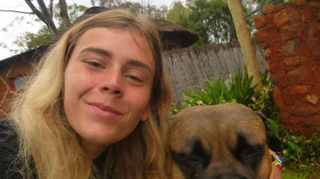 Un australiano infiltra a una trabajadora sexual en una banda criminal en Mozambique para investigar el asesinato de su hija de 20 años