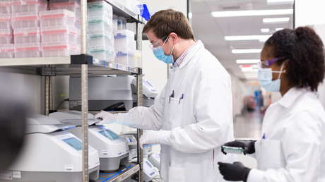 Moderna anuncia que pedirá a los reguladores en EE.UU. y Europa que permitan el uso de emergencia de su vacuna contra el covid-19