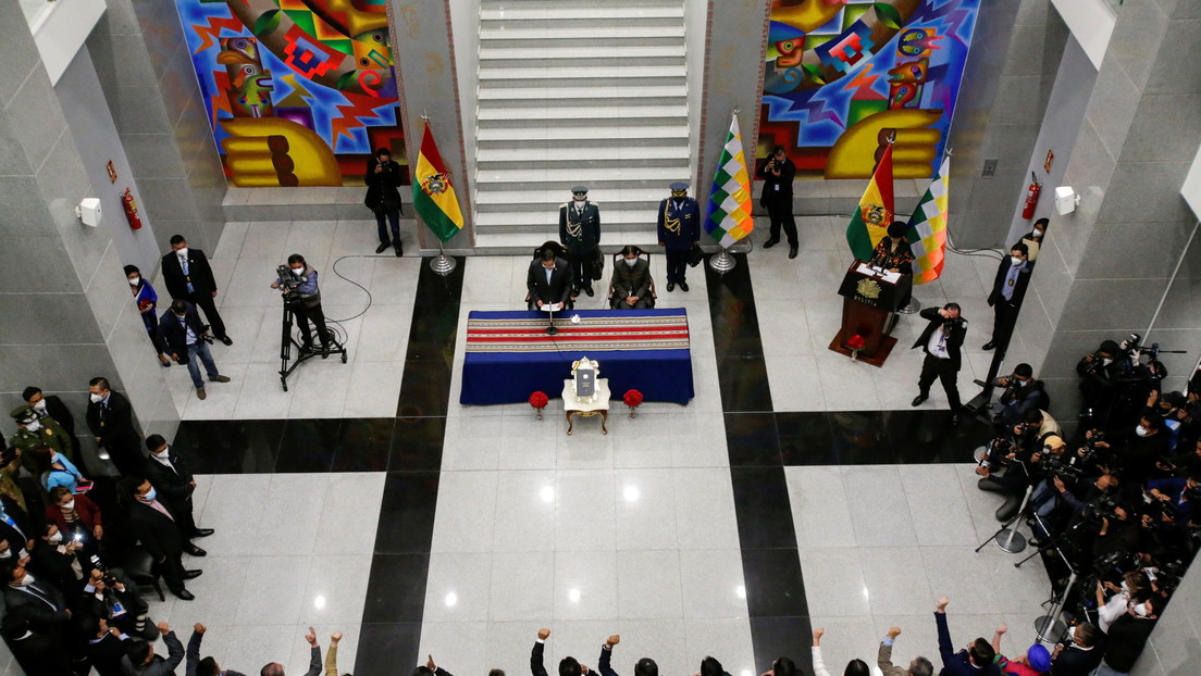 Presidente de Bolivia posesiona a un nuevo ministro de Tierras tras el cese del anterior por denuncias de nepotismo