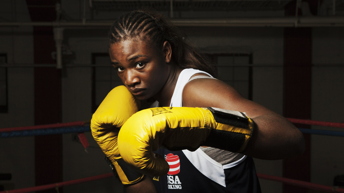 La doble campeona olímpica de boxeo y campeona absoluta del peso medio Claressa Shields entra a la MMA