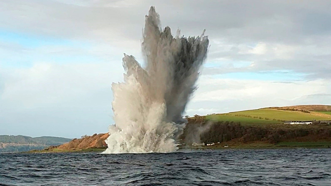 VIDEO: Momento en el que una mina de la II Guerra Mundial con 350 kilogramos de TNT es explotada por la Marina de Guerra británica