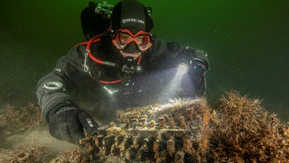 Hallan en el lecho marino del Báltico una maquina de cifrado nazi Enigma (FOTOS)
