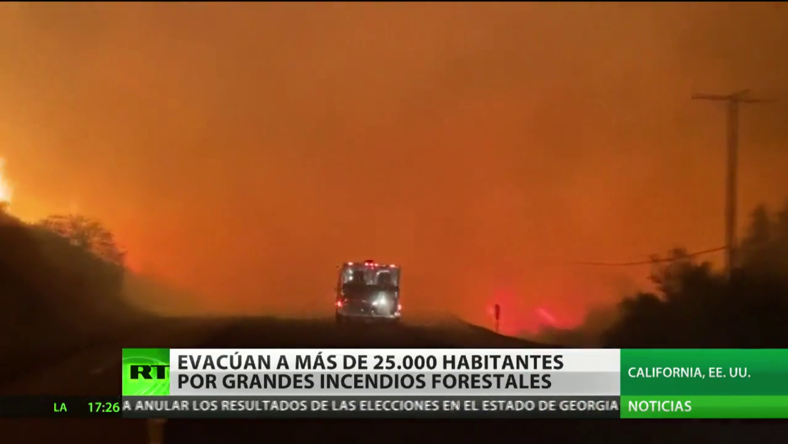 Evacuan a más de 25.000 personas en California por incendios forestales