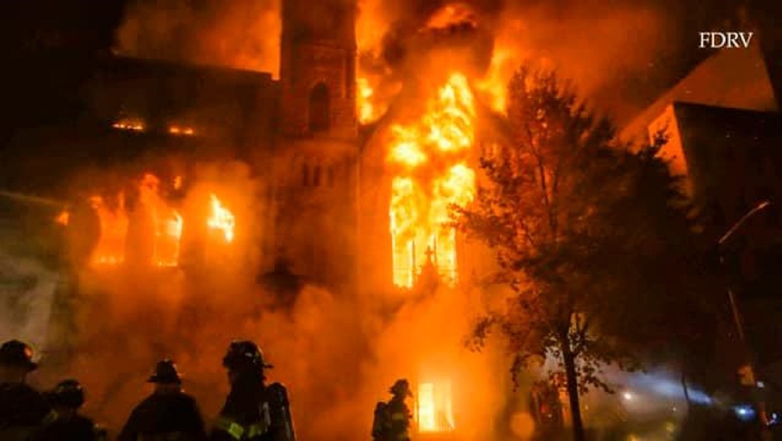 FOTOS, VIDEO: Arde en Nueva York una iglesia histórica del siglo XIX