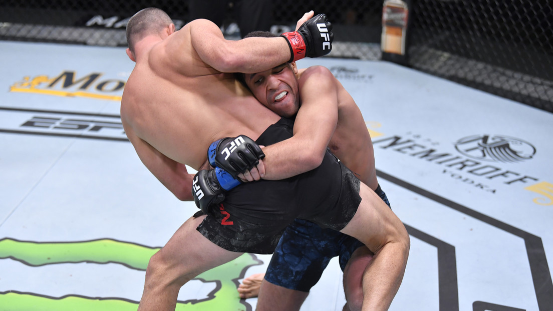 VIDEO: Deja KO a su rival en solo 22 segundos tras levantarlo y golpearlo brutalmente contra la lona, y consigue su primera victoria en la UFC