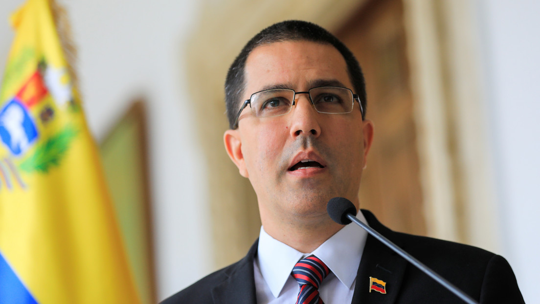 Arreaza afirma que Pompeo debe "asimilar con calma" que su política hacia Venezuela "ha fracasado"