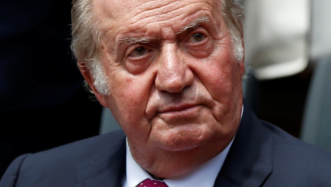 El rey emérito Juan Carlos I estaría sopesando regularizar su situación fiscal para evitar un proceso penal
