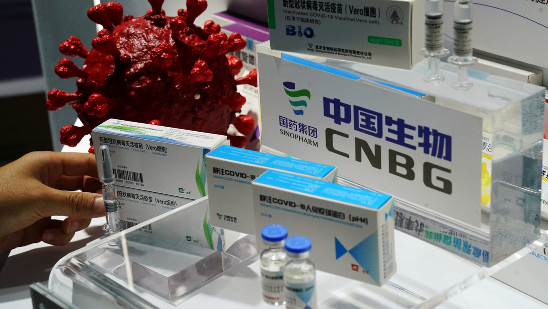 Emiratos Árabes Unidos registra la vacuna del gigante chino Sinopharm y afirma que tiene una eficacia de un 86 % 